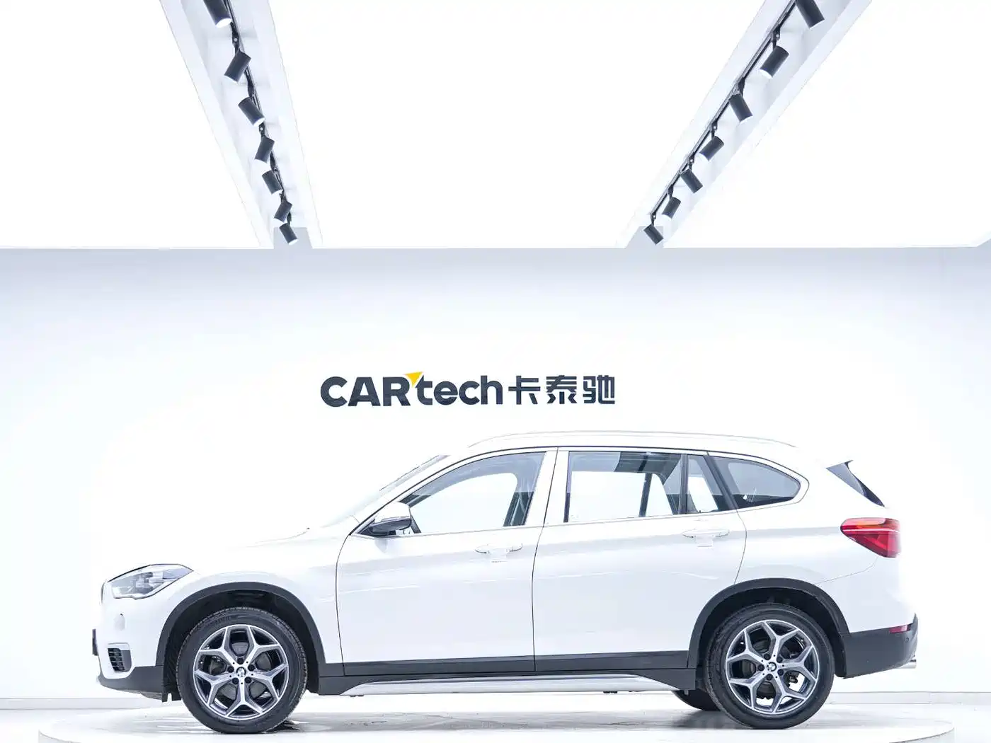 BMW X1 2019 sDrive18Li Premium Model фото 2