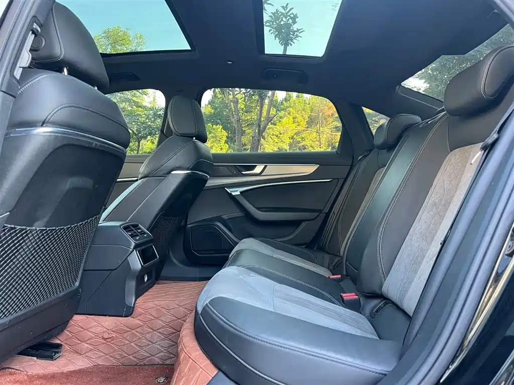 Фото 6 - Audi A6L