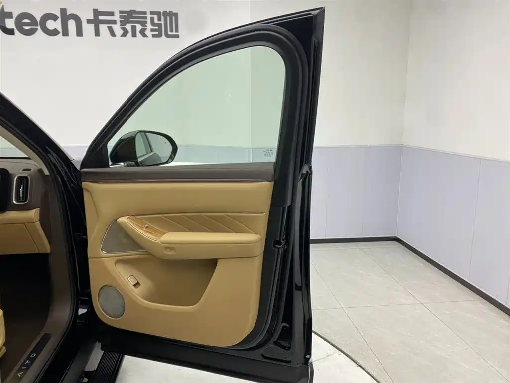AITO Wenjie AITO M8 2025 Extended Range Ultra 53.4kWh 6-Seater фото 27