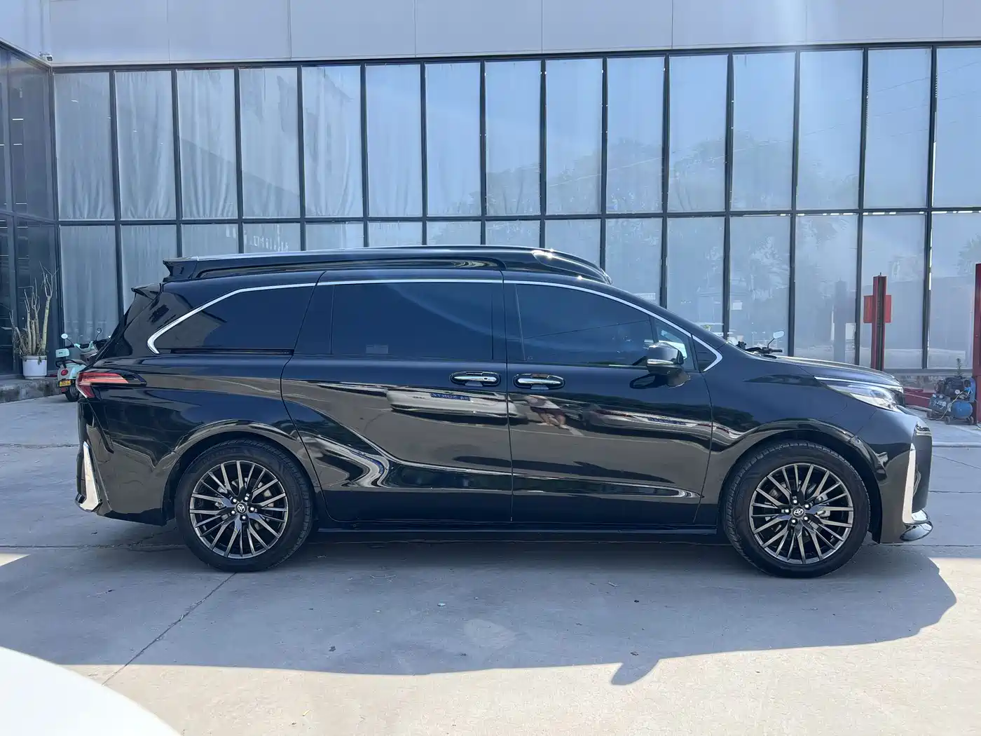 Huadong Auto Huadong Business Van 2026 2025 2.5L Hybrid High Roof Comfort