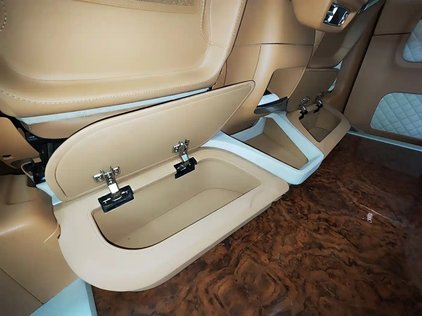 Mercedes-Benz V-Class 2018 V 260 L Premium Long Wheelbase Edition China VI фото 26