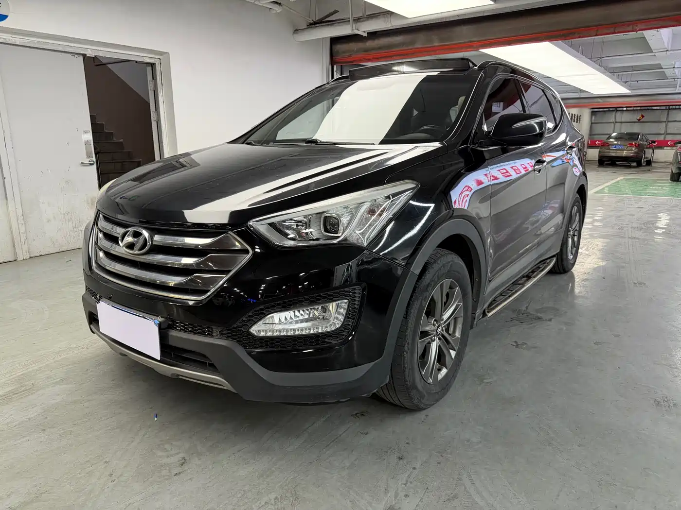 Hyundai Santa Fe 2013 Model 2.4L Automatic 2WD Smart