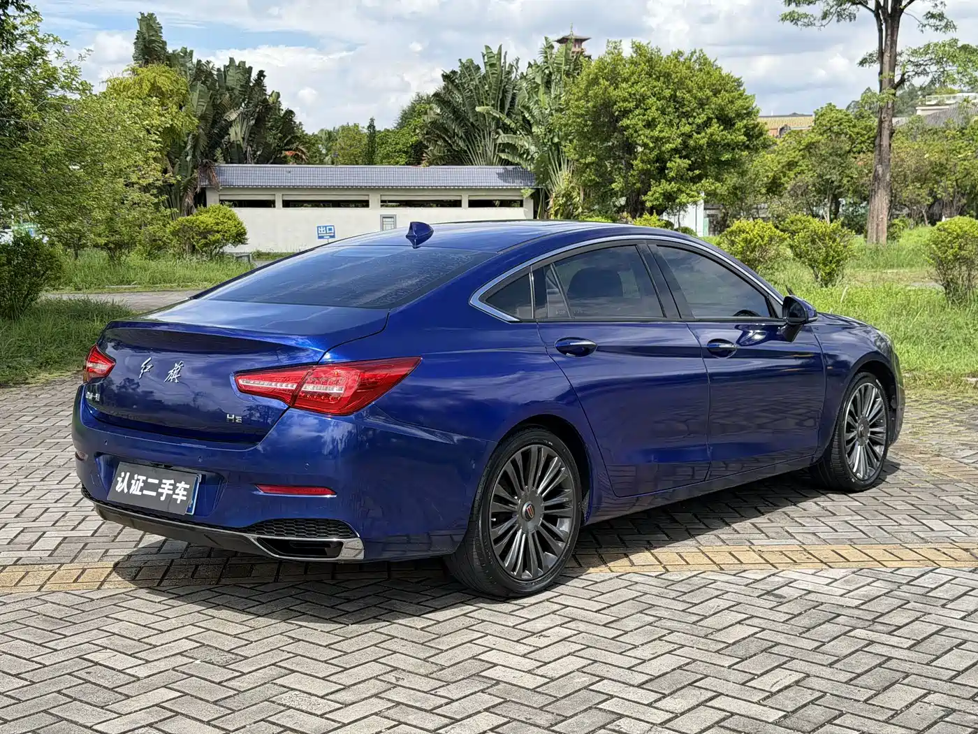 Фото 11 - Hongqi H5