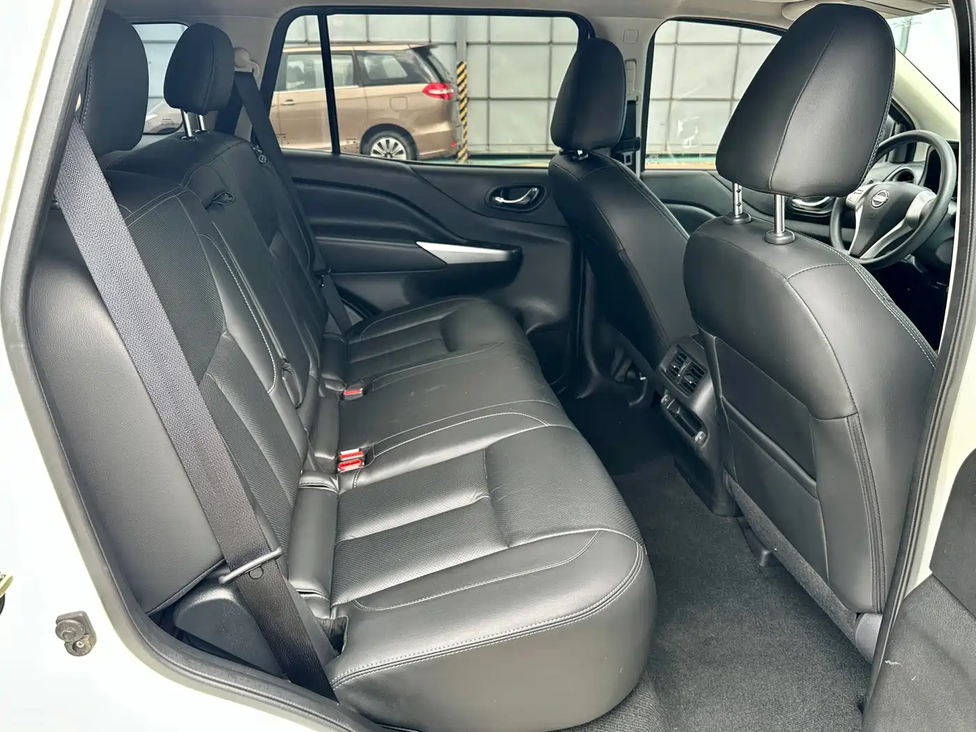 Nissan Terra 2020 2020 2.5L XL Upper Automatic 2WD Luxury Edition