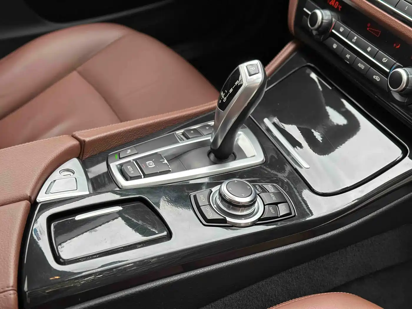 BMW 5 Series 2013 520Li Elegance фото 27