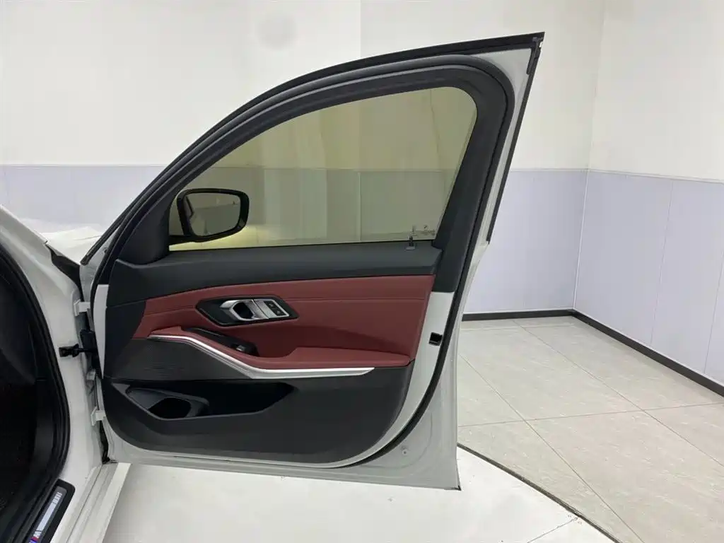 BMW 3 Series 2025 325Li M Sport Package фото 23