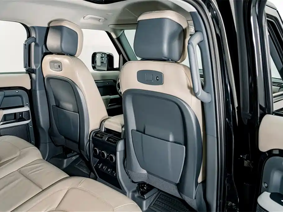 Land Rover Defender 2021 110 P400 Dark Special Edition фото 24