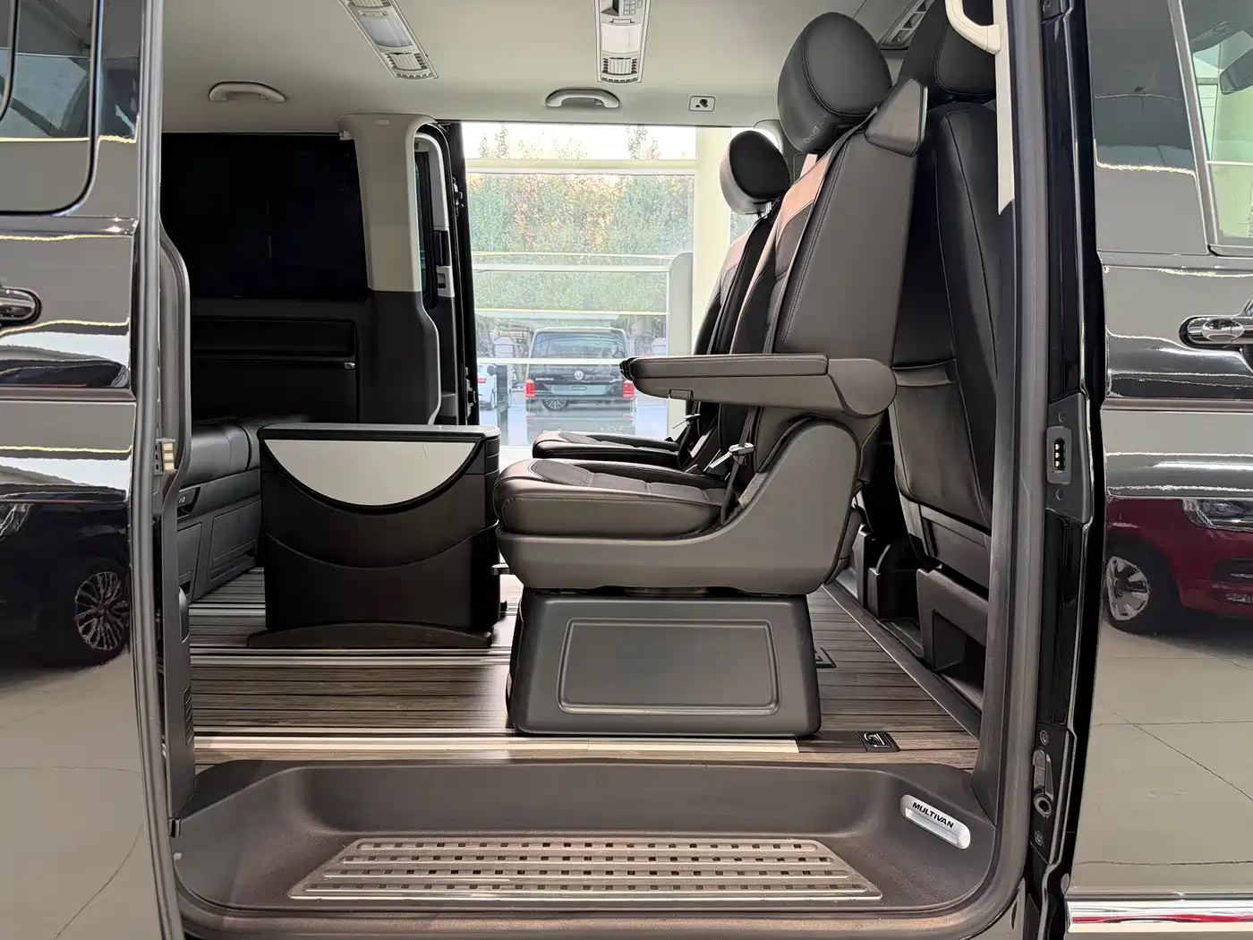 Volkswagen Multivan 2019 2018 2.0TSI 4WD Premium Edition 7-Seater