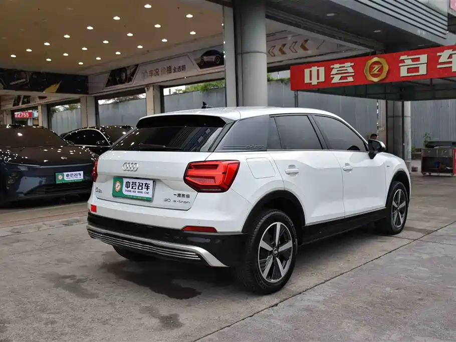 AUDI Q2L E TRON