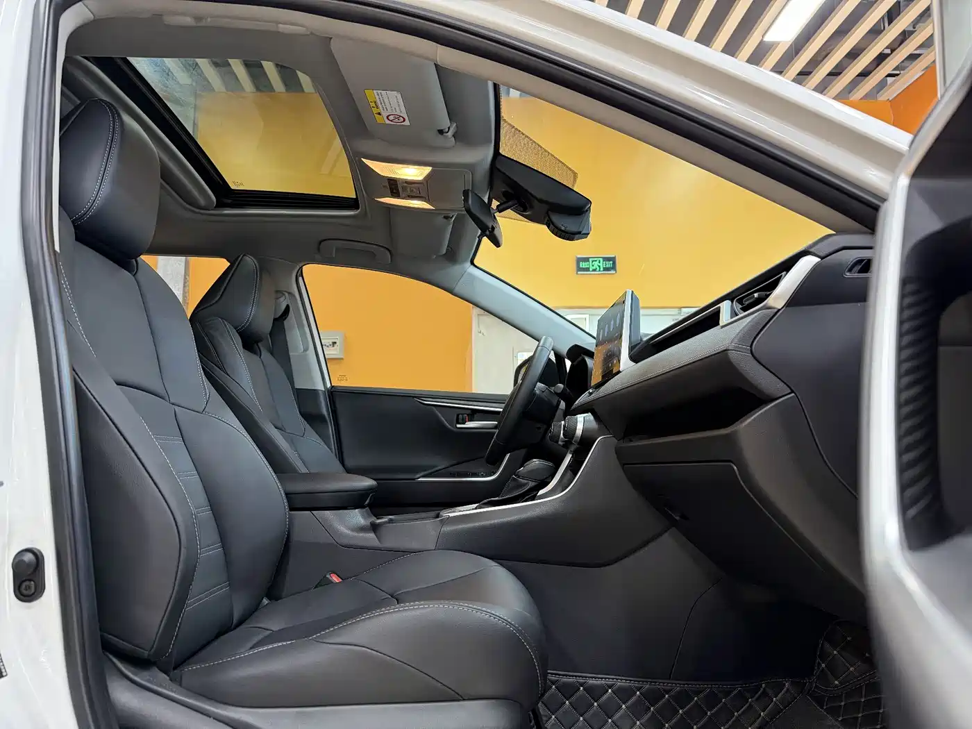 Toyota Wildlander 2022 2.0L CVT AWD Luxury Edition фото 7