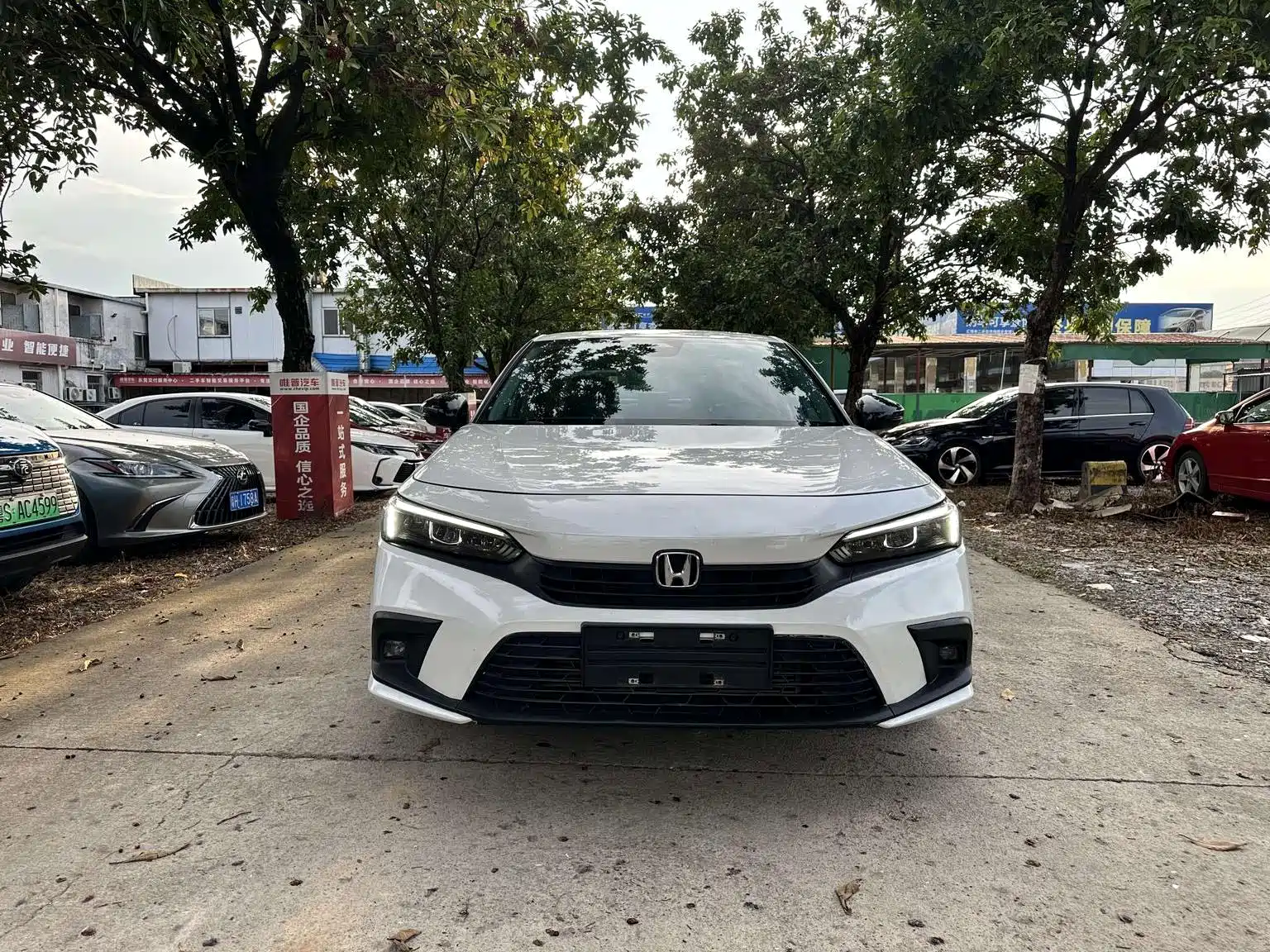 Photo 2 - Honda Civic