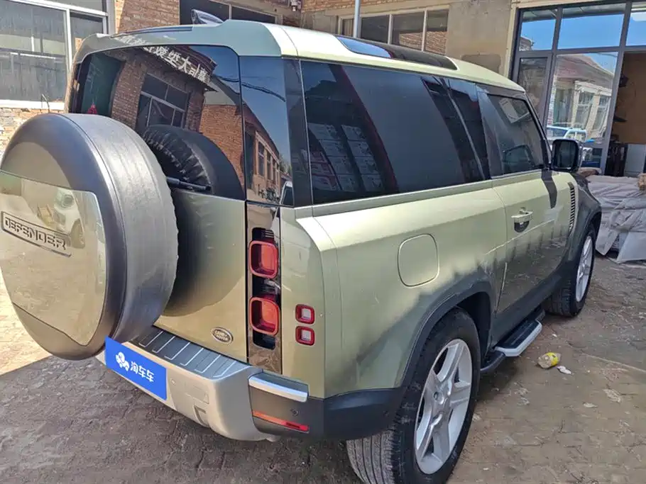 Land Rover Defender 2023 Facelift 90 2.0T P300 SE фото 3