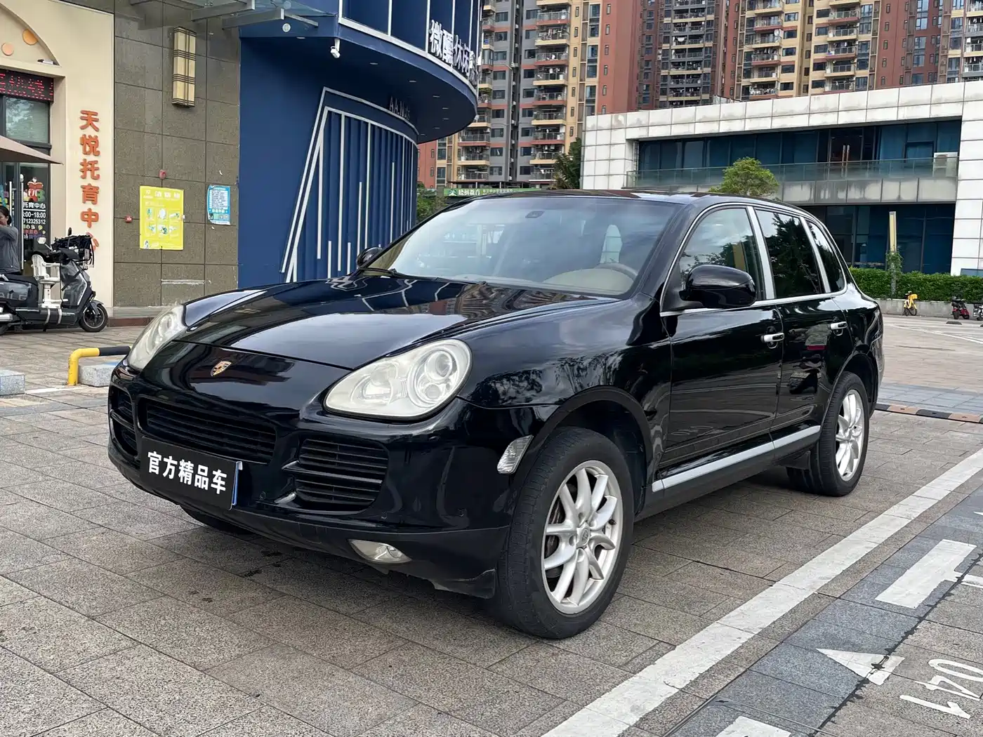 Photo 2 - Porsche Cayenne