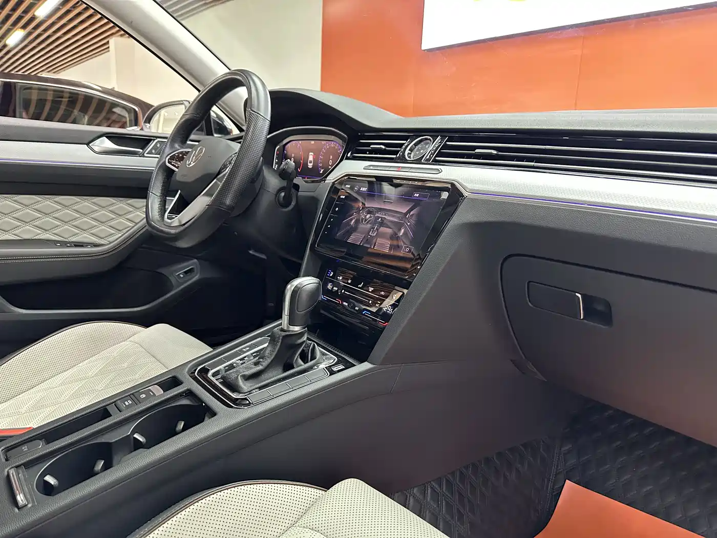 Volkswagen Magotan 2023 Model 2 Million Commemorative Edition 330TSI DSG Luxury фото 12