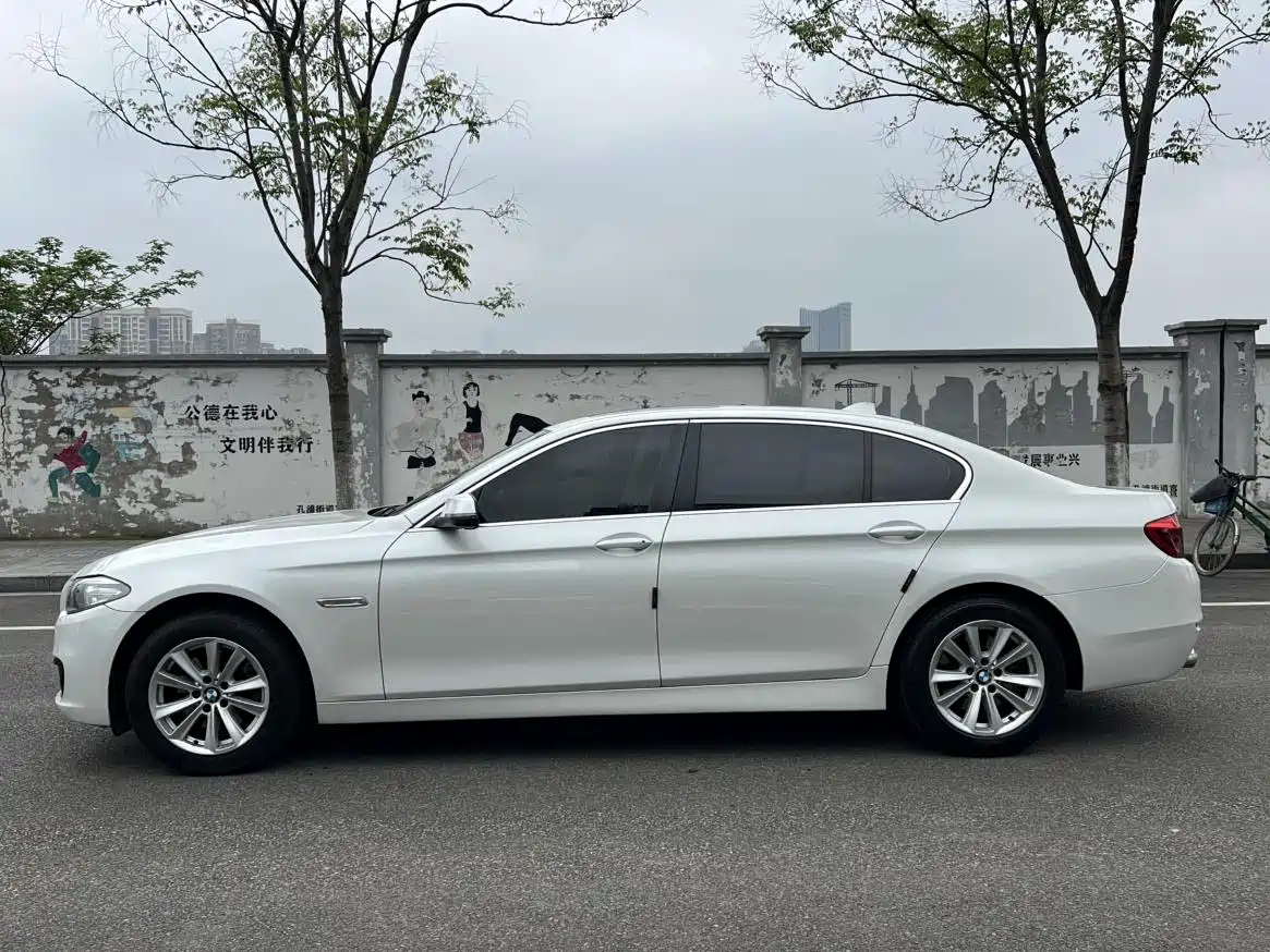 BMW 5 Series 2017 520Li Classic Edition фото 11