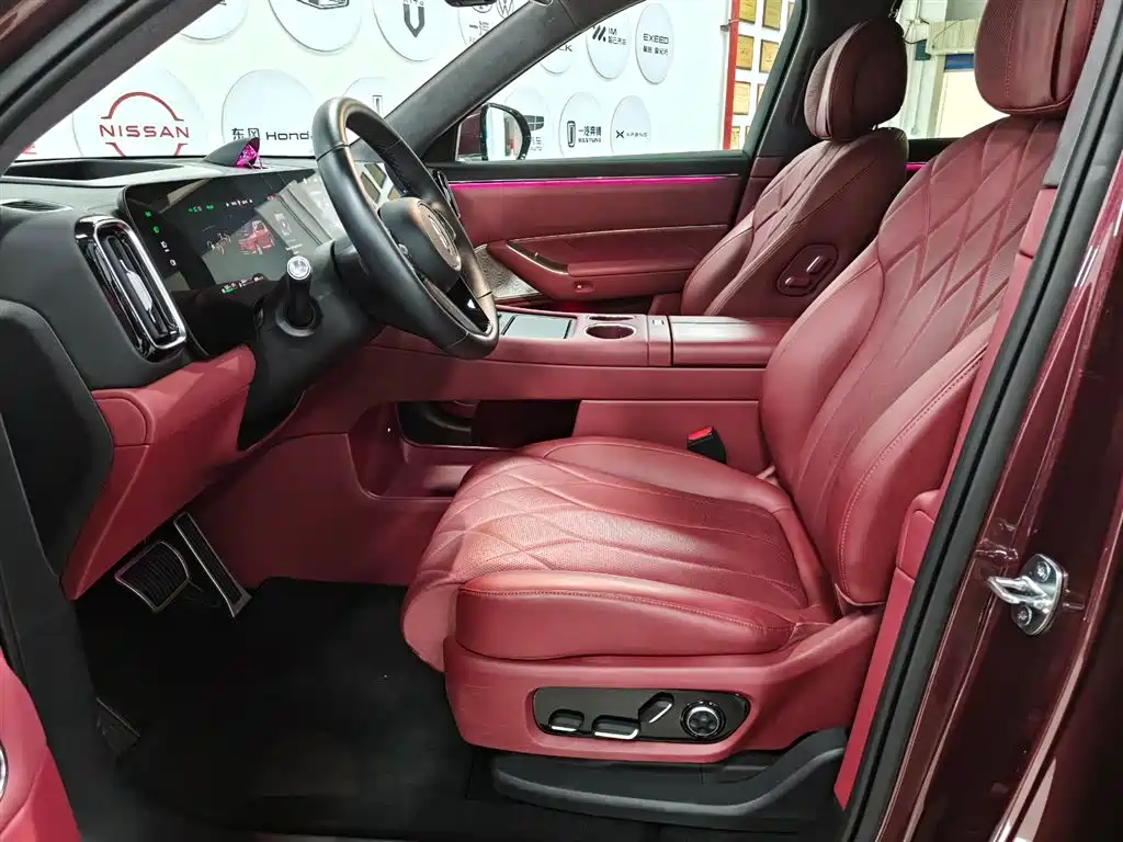 AITO Wenjie AITO M8 2025 Model Extended Range Ultra Edition 53.4kWh 5-Seater фото 9