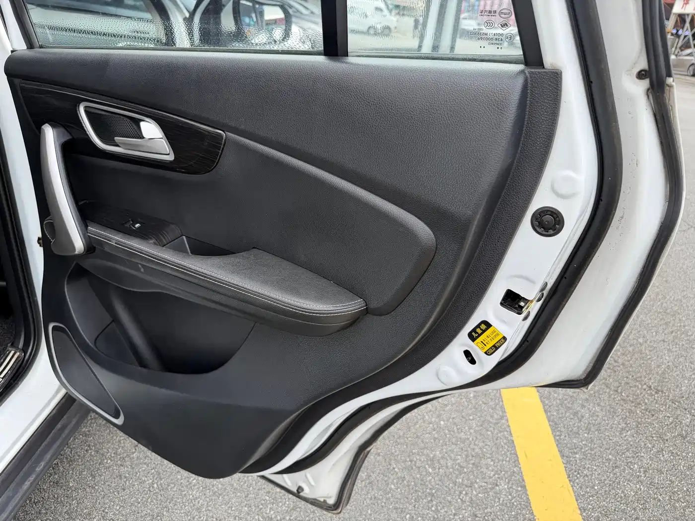 SWM Motor SWM X7 2019 2018 1.8L Manual Comfort 7-Seater