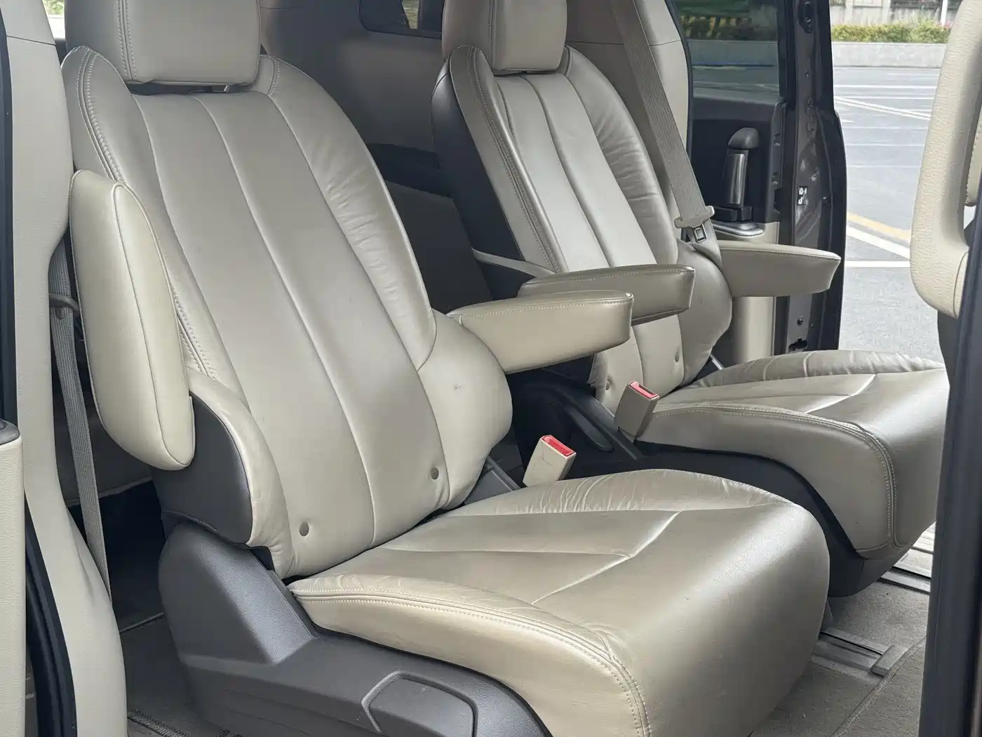 Buick GL8 2011 2.4L LT Luxury Business Executive фото 21
