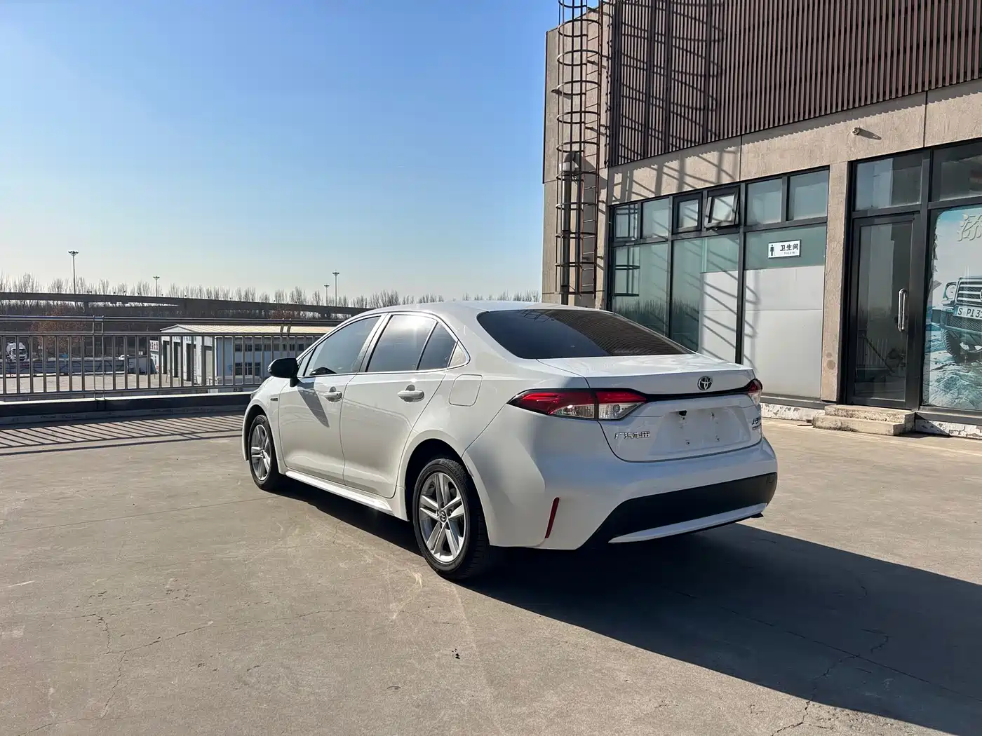 Toyota Levin 2021 Dual Hybrid 1.8H E-CVT Leading Edition фото 4