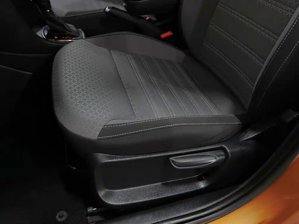 Volkswagen Polo 2016 1.6L Cross Polo Automatic фото 20