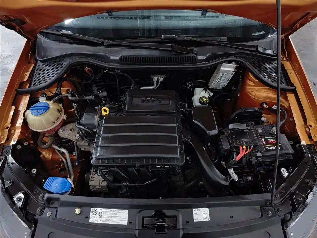 Volkswagen Polo 2016 1.6L Cross Polo Automatic фото 6