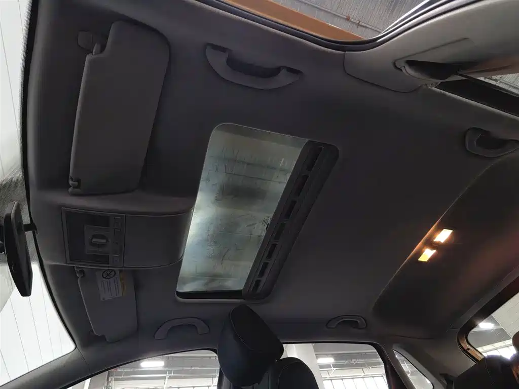 Volkswagen Polo 2016 1.6L Cross Polo Automatic фото 14