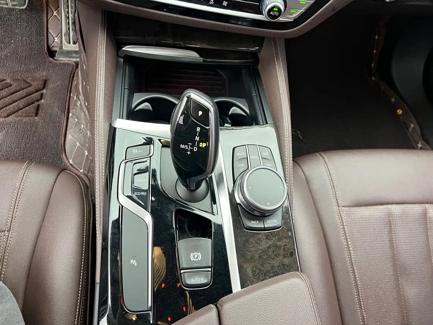 BMW 5 Series 2019 525Li M Sport Package фото 14