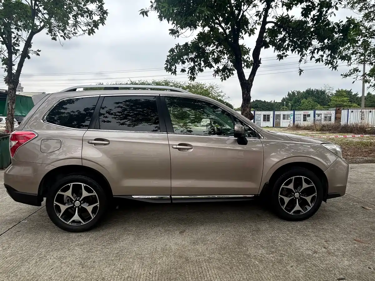 Subaru Forester 2013 2.5i Automatic Premium Edition фото 10