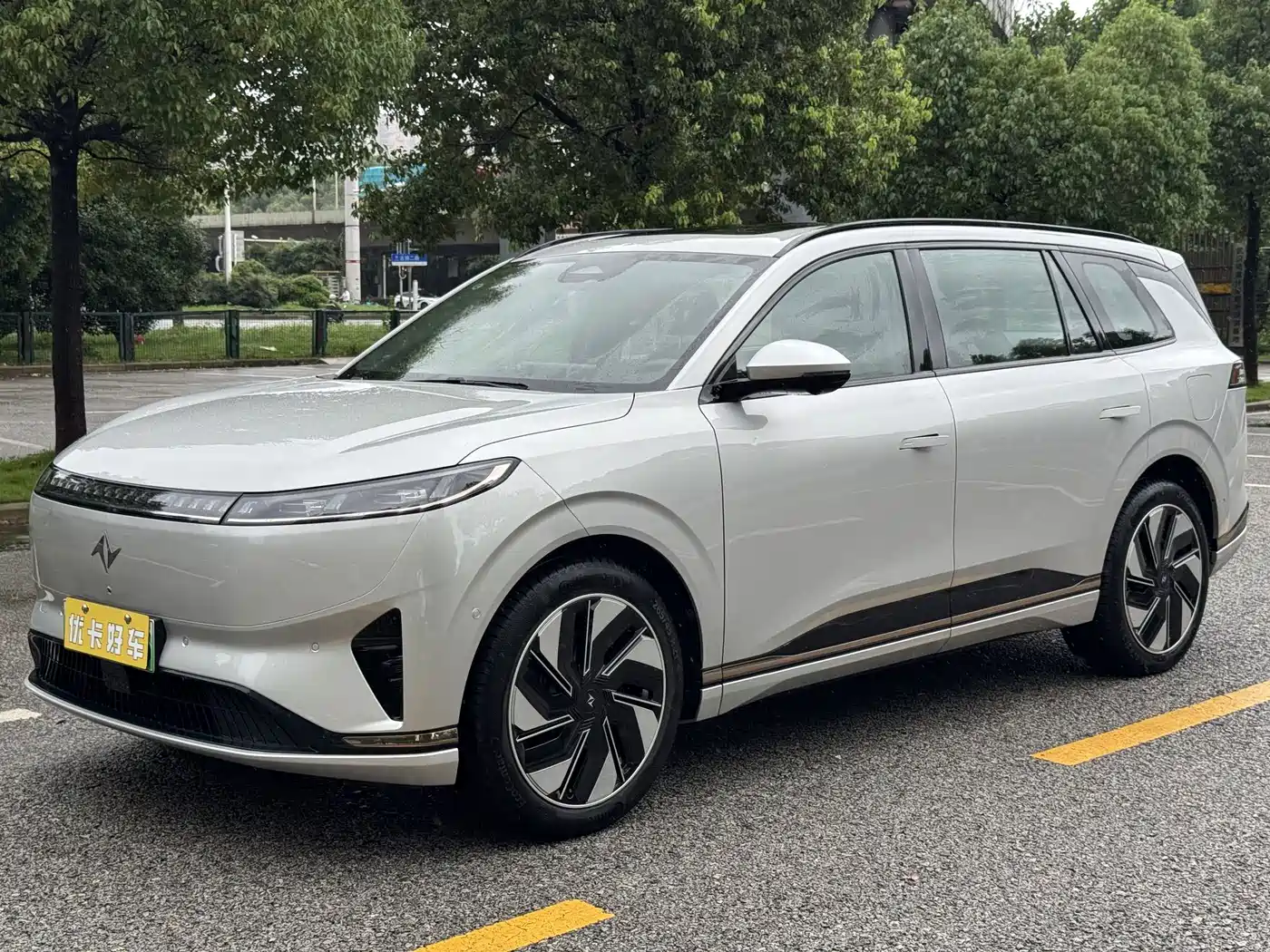 2025 Dongfeng Yipai eπ008
