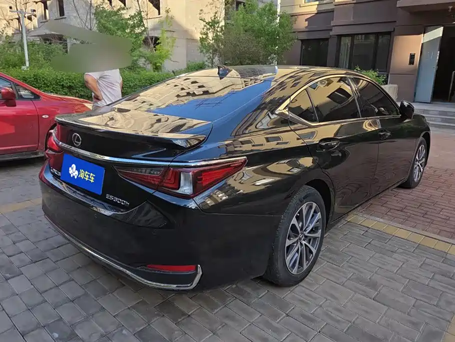 Lexus ES 2022 300h Excellence Edition фото 3