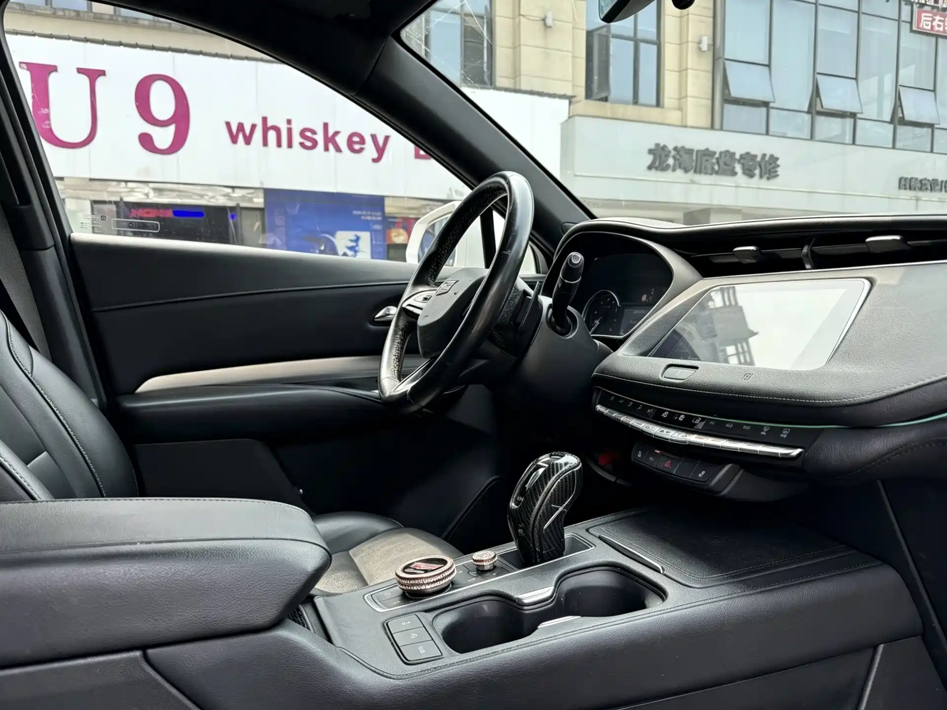 Photo 9 - Cadillac XT4