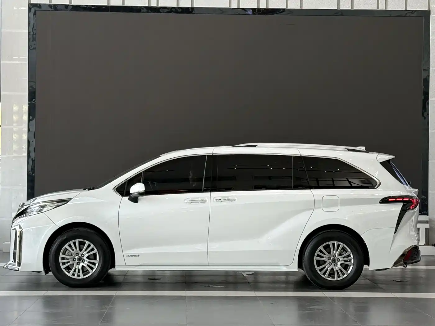Toyota Sienna 2021 2.5L Hybrid Comfort Edition фото 4