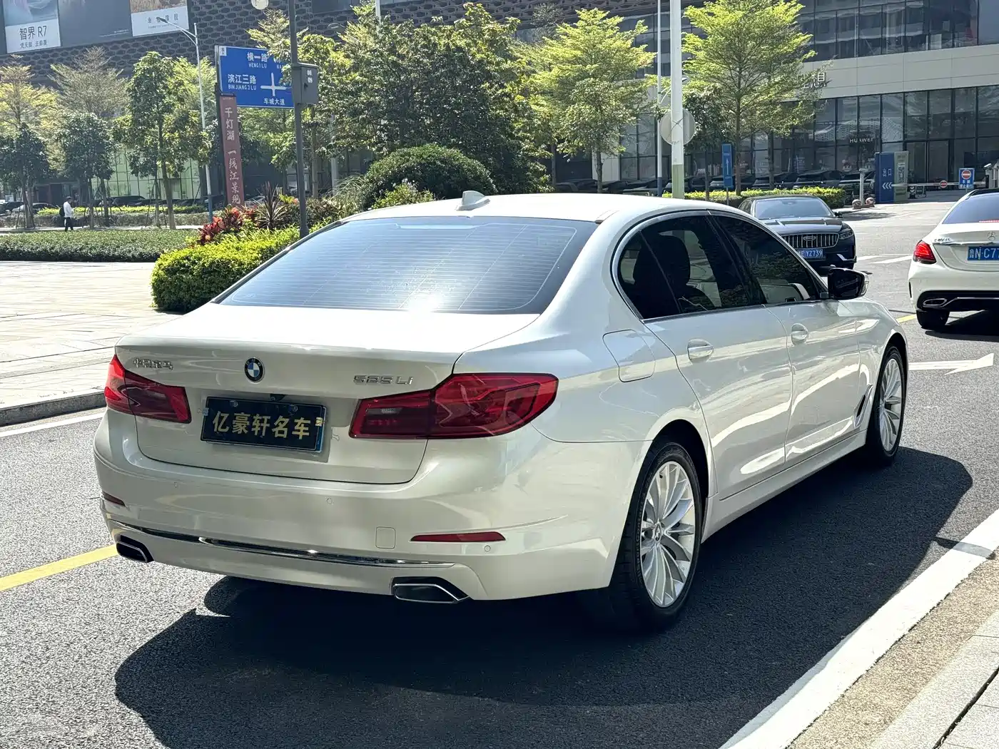 BMW 5 Series 2020 525Li Luxury Package фото 5