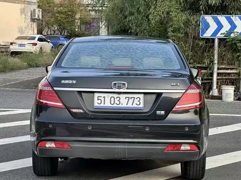 Фото 7 - Geely Emgrand