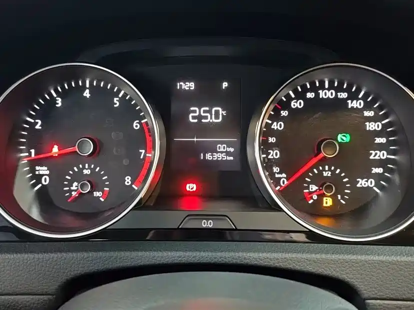 Volkswagen Golf 2018 1.6L Automatic Fashion фото 12