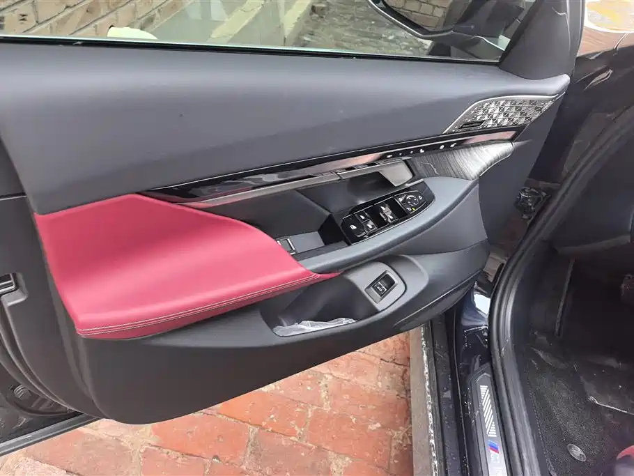 BMW 5 Series 2025 530Li Premium M Sport Package фото 7