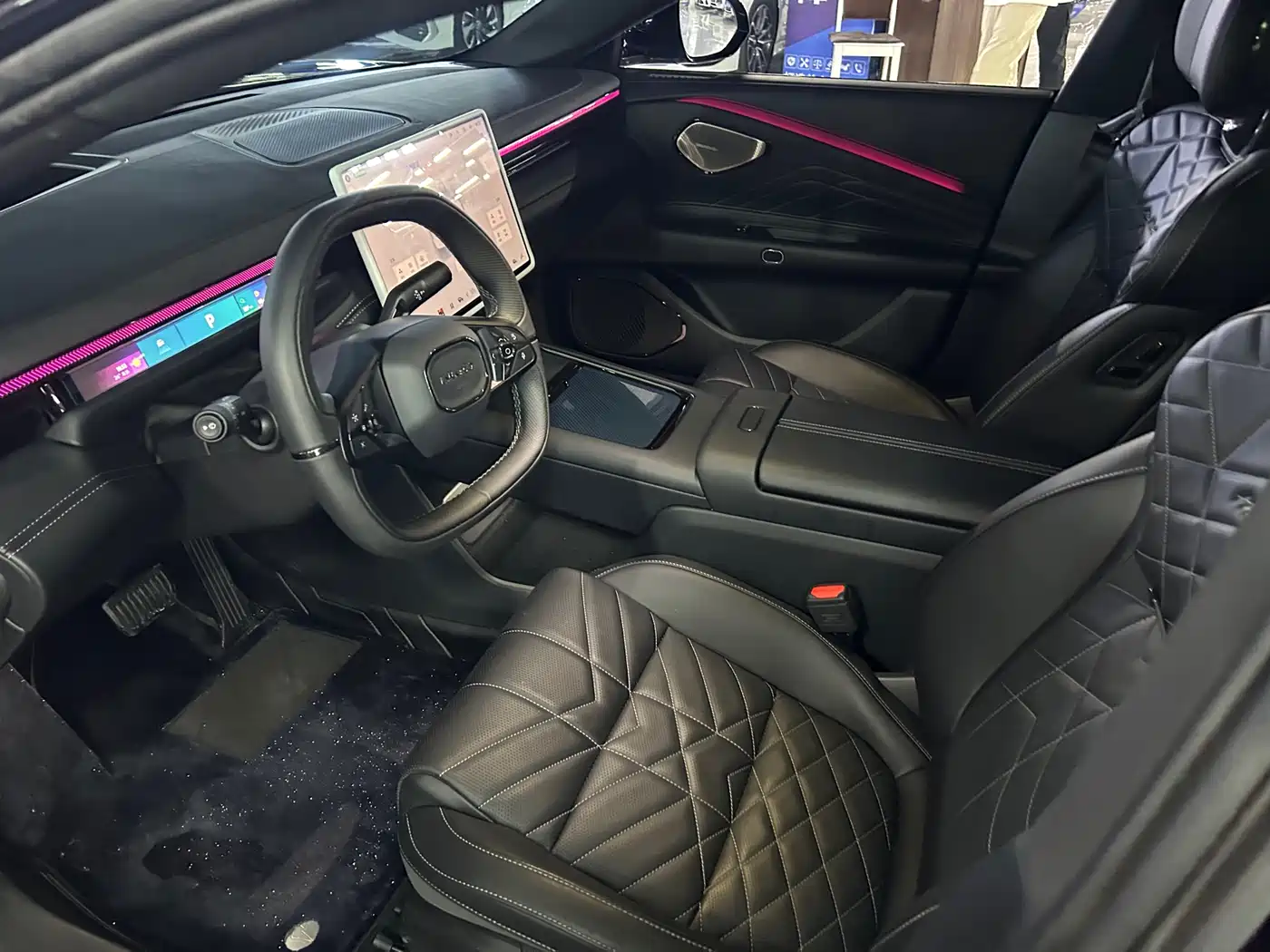 Lynk & Co 10 EM-P 2025 Facelift 120 AWD Ultra фото 24