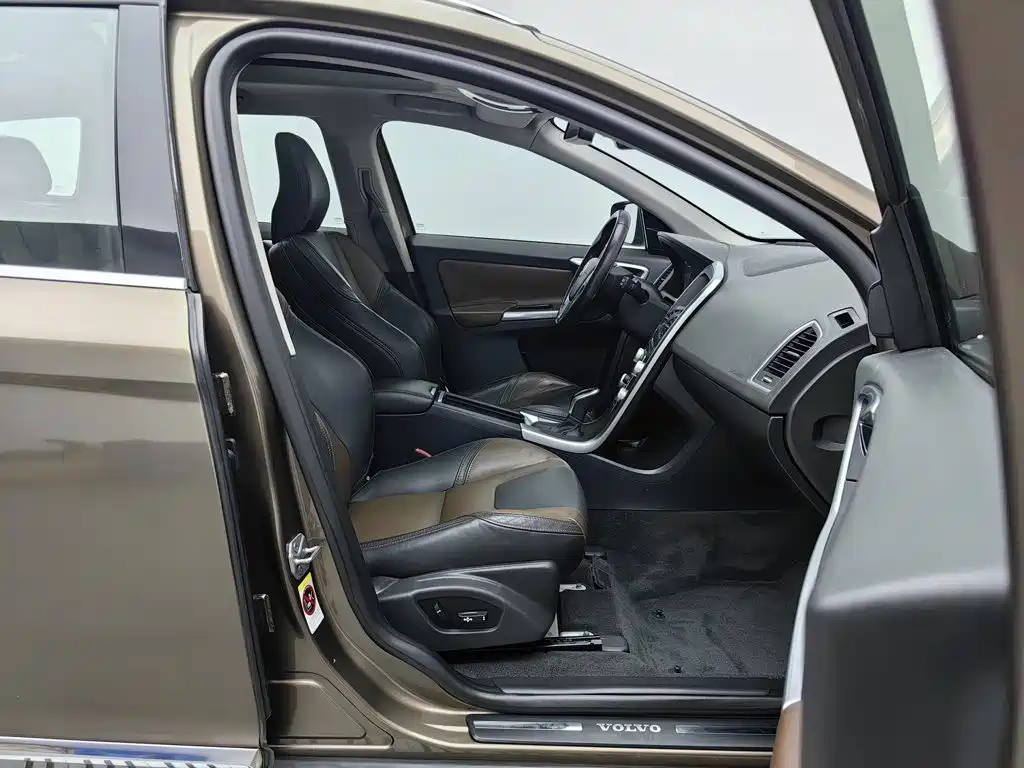 Фото 23 - Volvo XC60