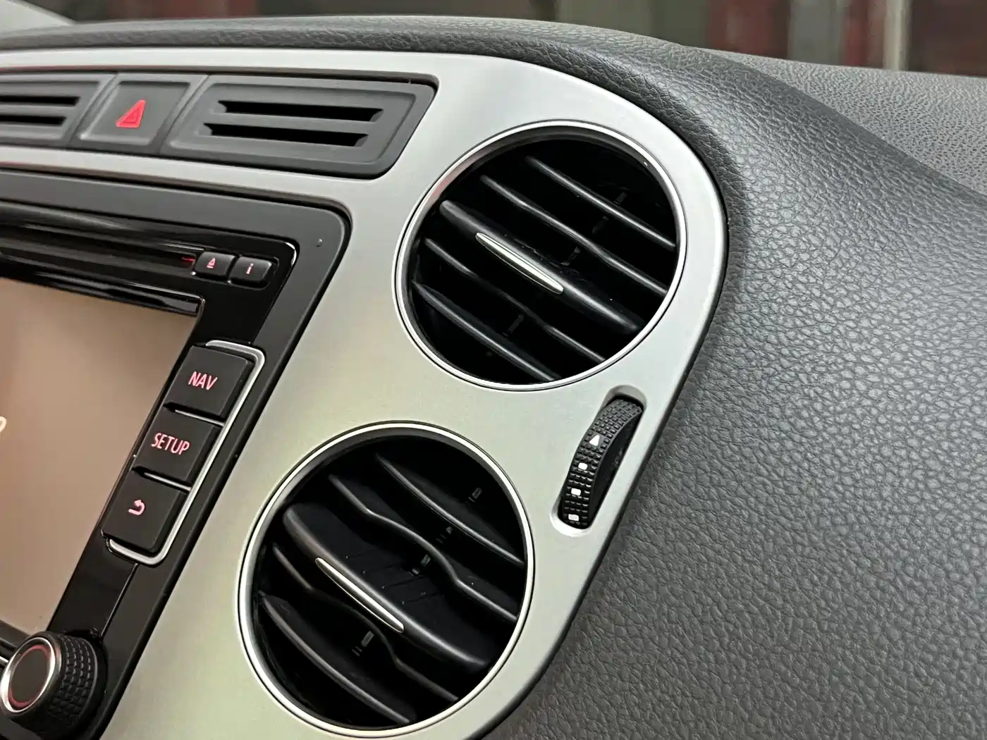 Volkswagen Tiguan 2015 1.8TSI Automatic 2WD Highline фото 23