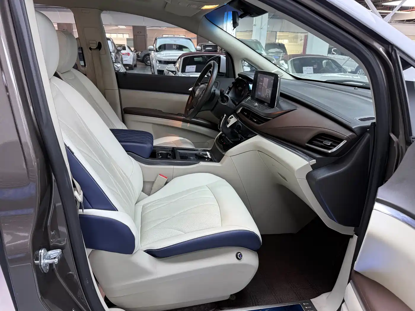 Buick GL8 2021 Land Business Class 652T Comfort фото 11