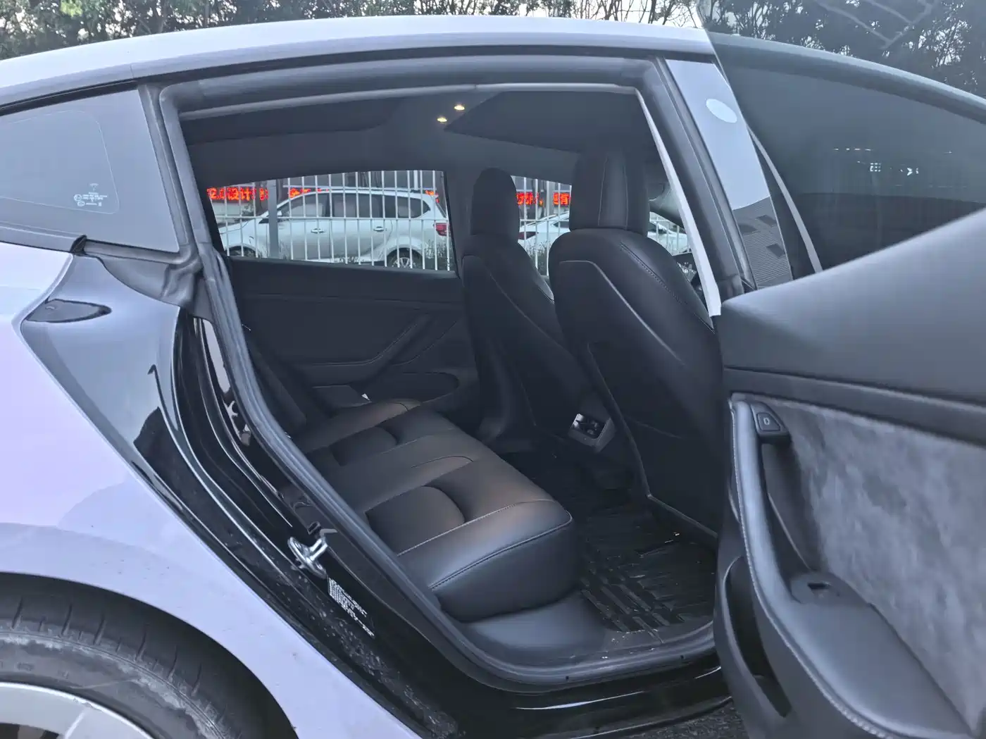 Фото 20 - Tesla Model 3
