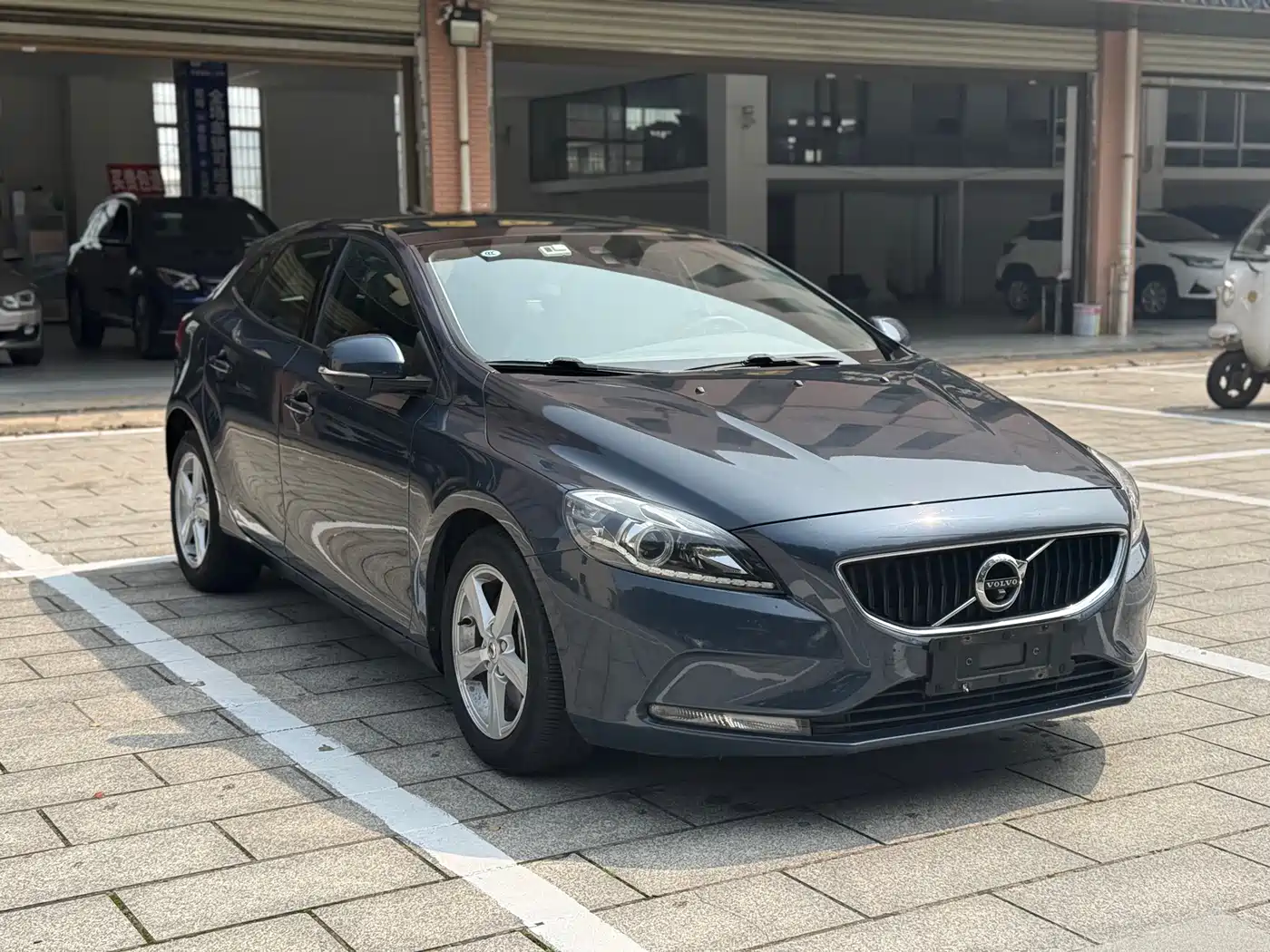Фото 2 - Volvo V40