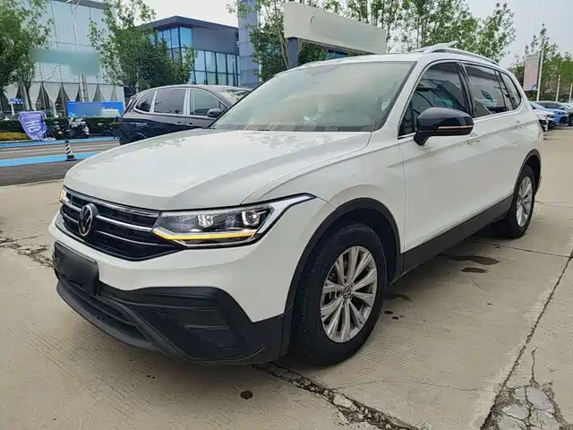 Volkswagen Tiguan L Outstanding, 300TSI, автомат, моноприводный