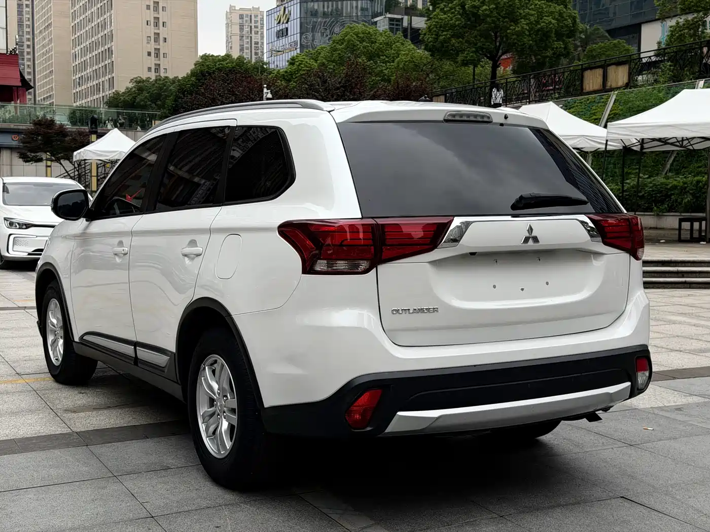 Mitsubishi Outlander (Import) 2016 2.0L 2WD Value Edition 5-Seater фото 6