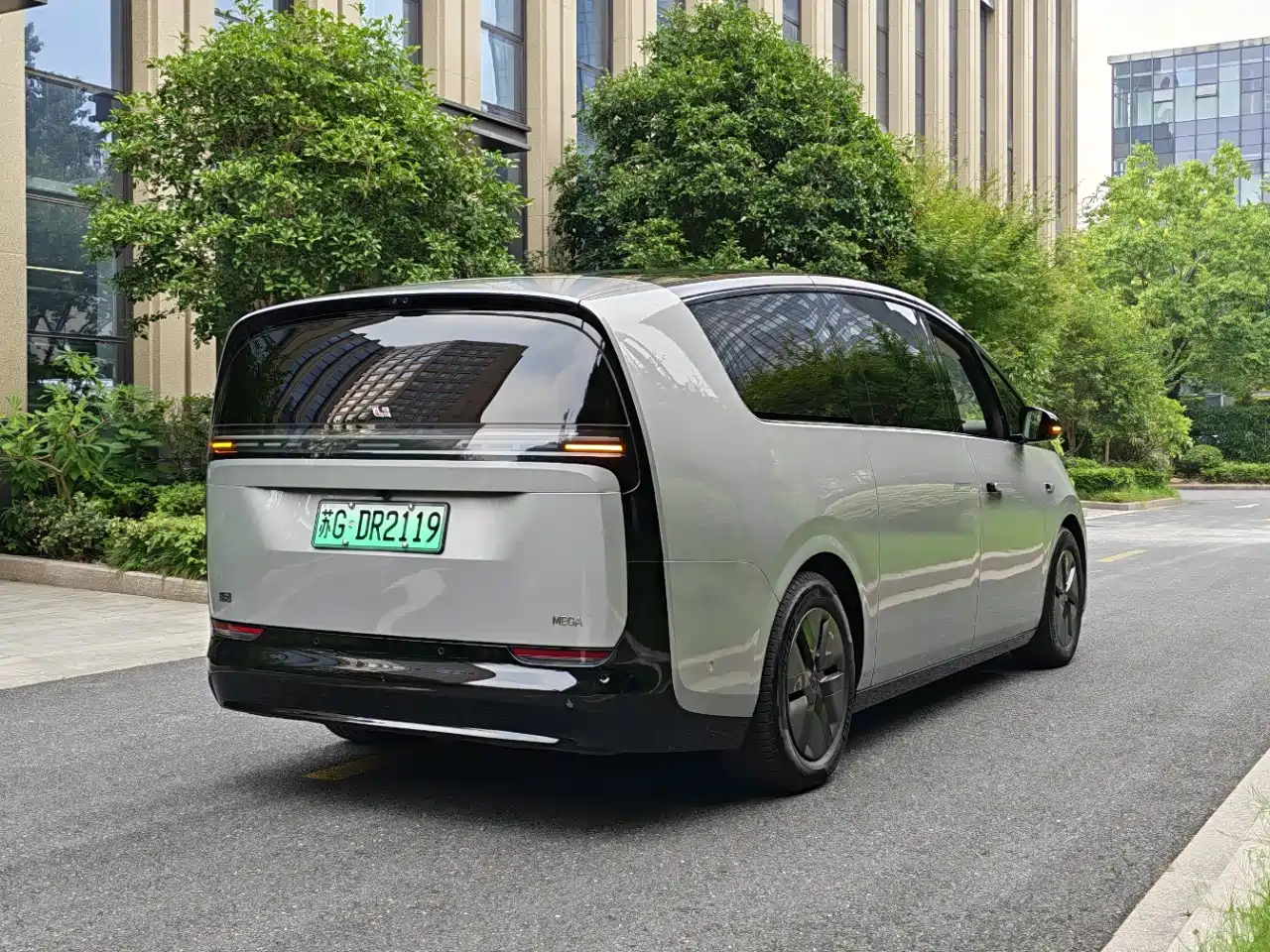 Li Auto MEGA 2025 2025 Model Home Family Special Edition