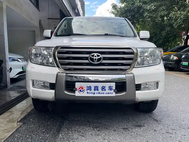 Toyota Land Cruiser 2010 Model 4.7L Automatic VX — фото 2