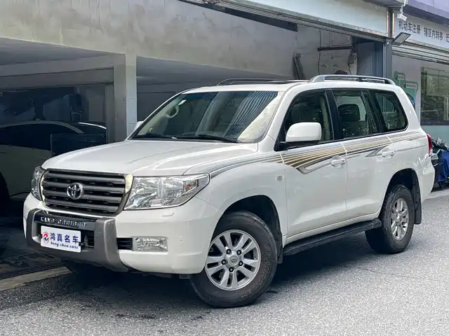 Toyota Land Cruiser 2010 Model 4.7L Automatic VX — фото 1