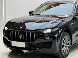 Photo 3 - Maserati Levante