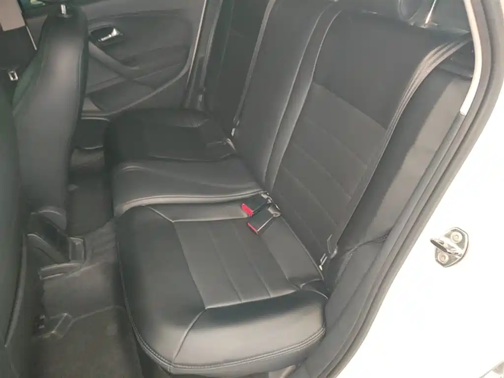 Volkswagen Polo 2014 1.4L Automatic Comfort Edition фото 17
