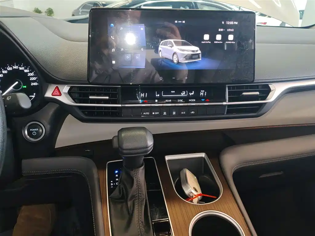 Toyota Sienna 2024 2.5L Hybrid Comfort Edition фото 9